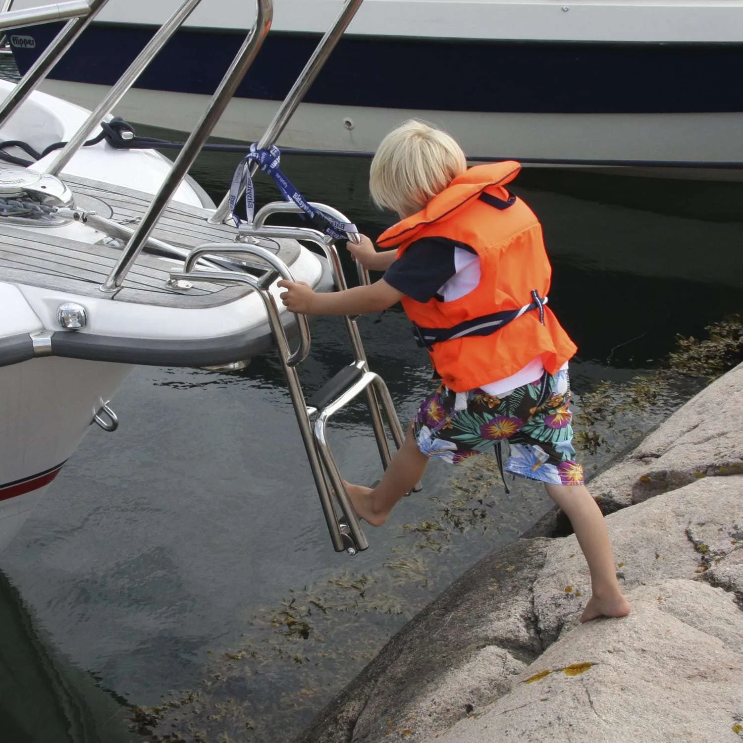 Escalera de proa plegable - Imagen 2